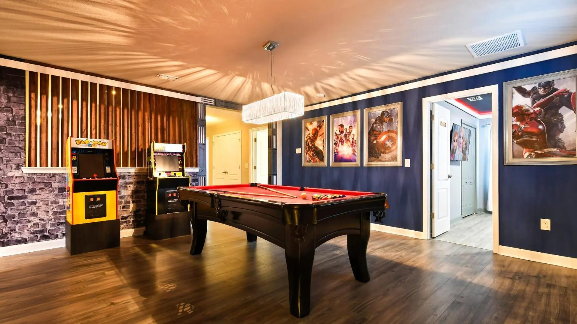 Opulent Villa: Heated Pool, Theater, Game Room Davenport Holiday home