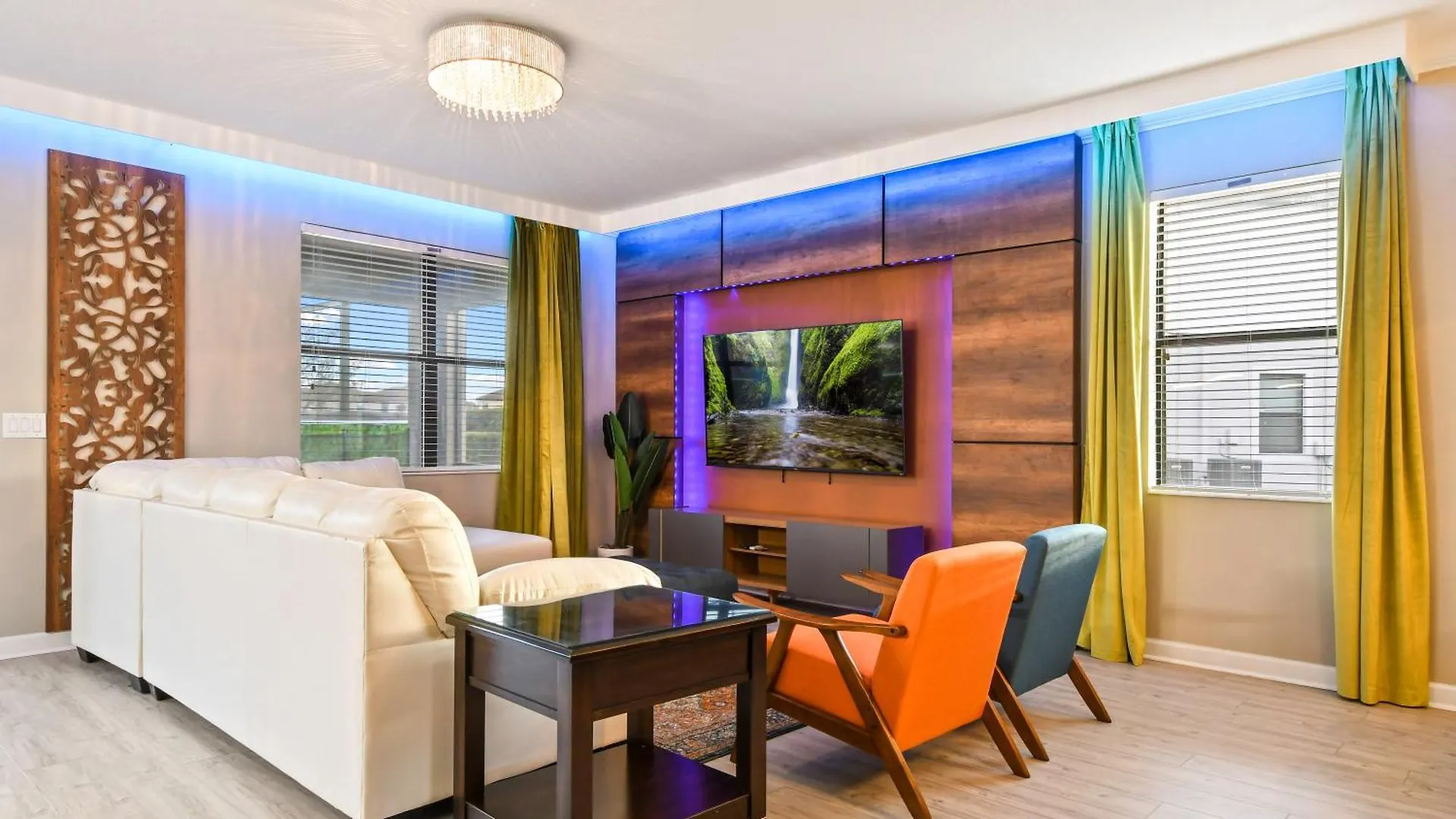 Opulent Villa: Heated Pool, Theater, Game Room Davenport