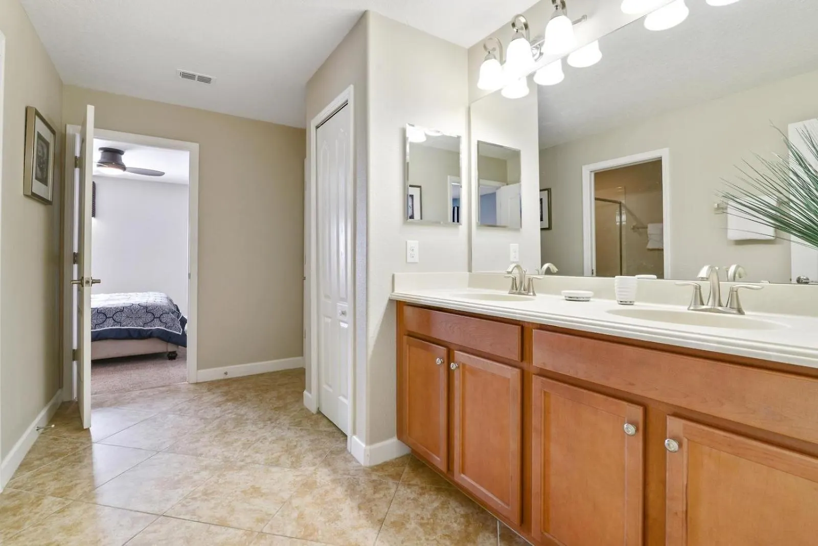 Opulent Villa: Heated Pool, Theater, Game Room Davenport Holiday home