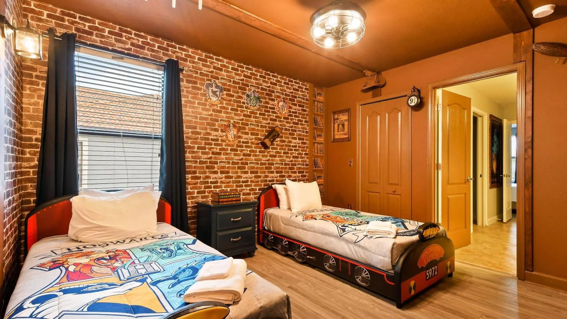 Opulent Villa: Heated Pool, Theater, Game Room Davenport